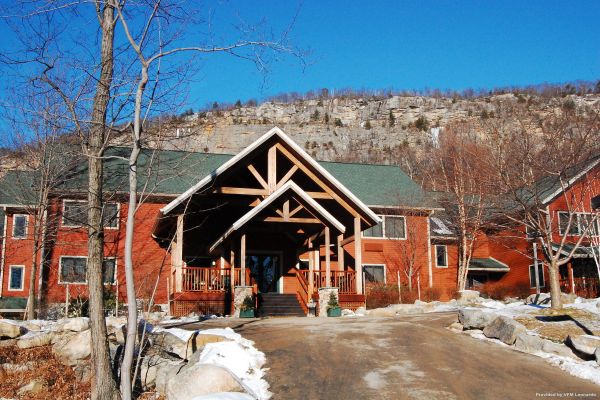 MINNEWASKA LODGE (Lake Minnewaska)